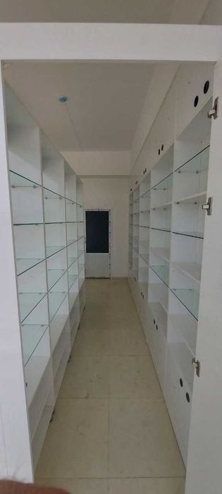 Продаются почти новые полки от аптеки