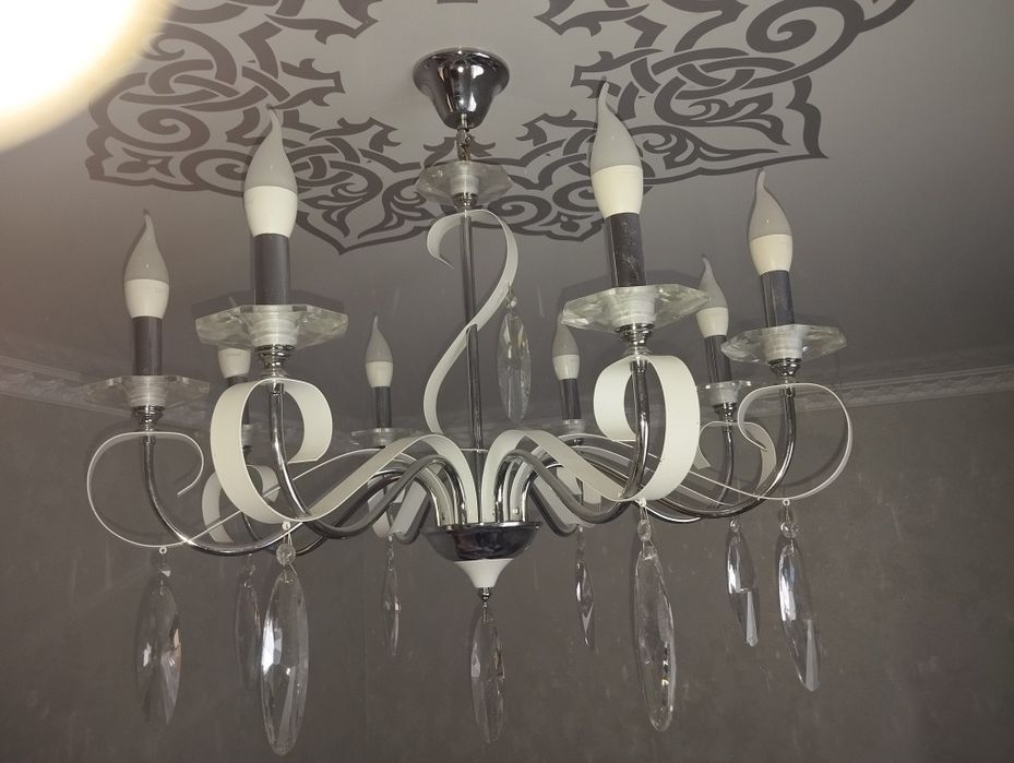 Люстра 8 лампочек