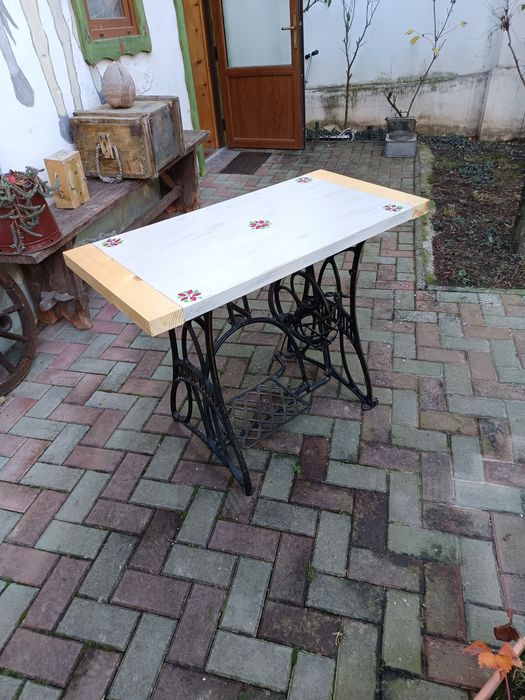 Masa sau birou blat artizanal și mașină de cusut