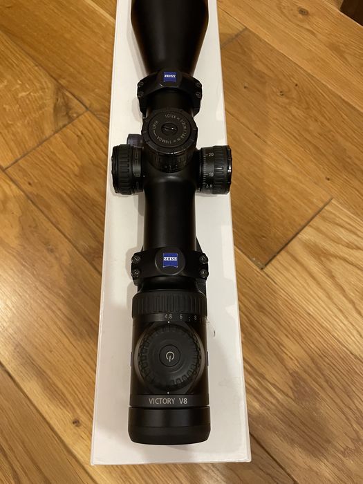 Lunetă zeiss victory v8