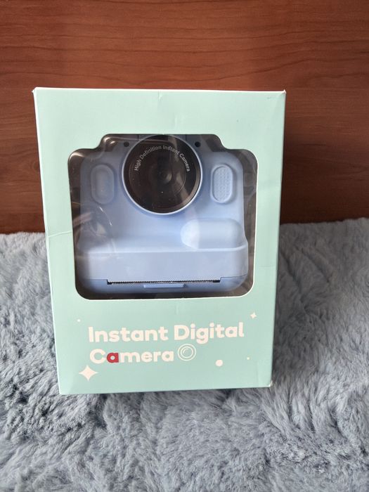 INSTANT Digital camera