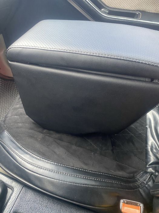 Продам подлокотник на Hyundai solaris, kia rio