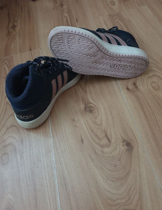 Кецове "Адисас" - 18 евро