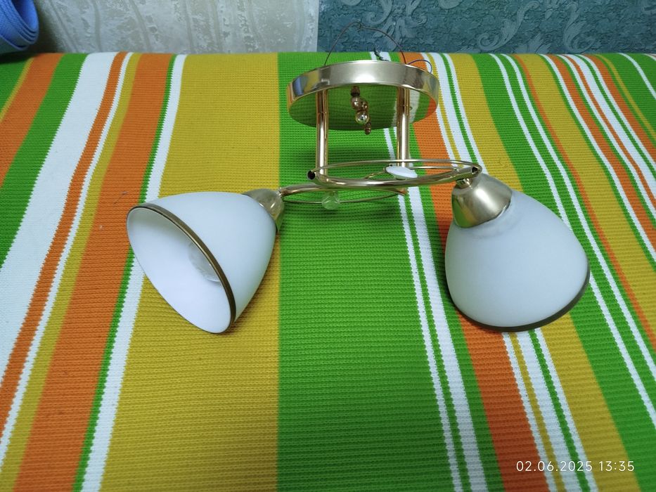 Продам люстры б/у.