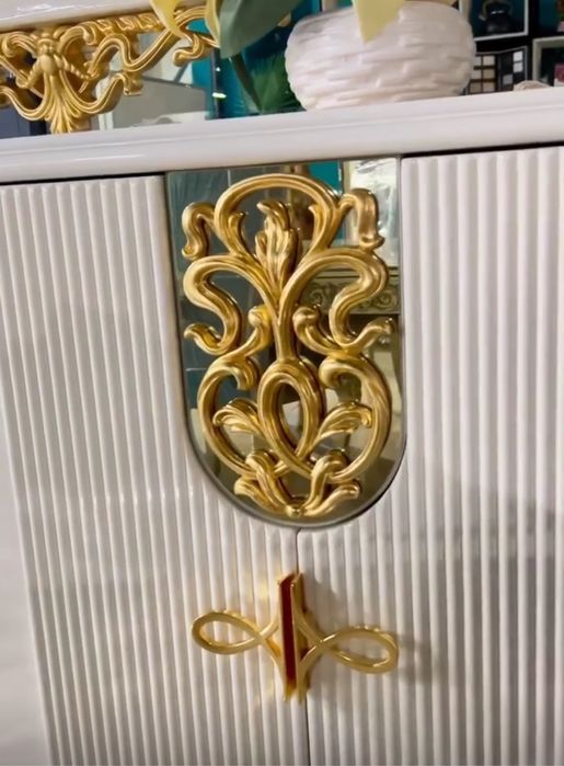 Сервант в гостиную. Шкаф/стенка