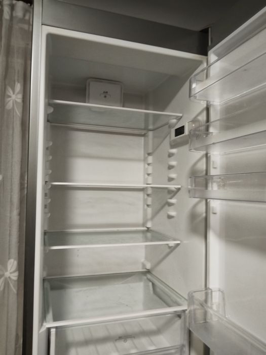 Vând frigider Indesit pentru piese