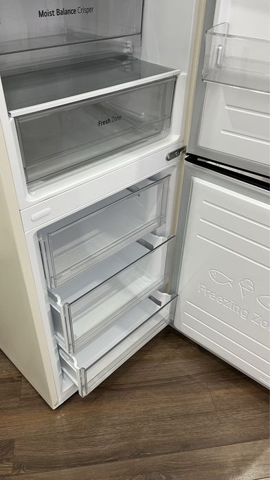 Холодильник LG бежевый