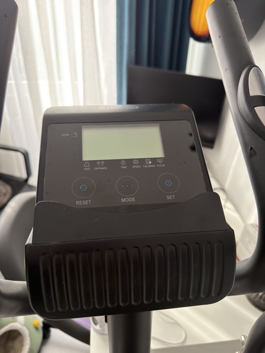 Bicicleta fitness eliptica Zipro Burn, volanta 7kg 120kg