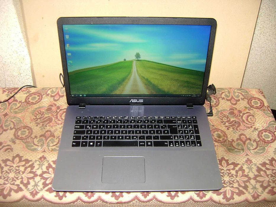 Лаптоп Asus 17 инча, 8GB RAM DDR4, 512 GB SSD