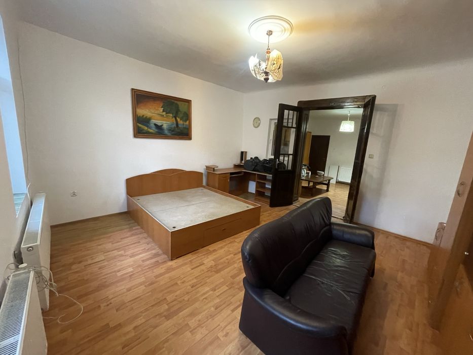 Vând imobil situat pe str. Tudor Vladimirescu