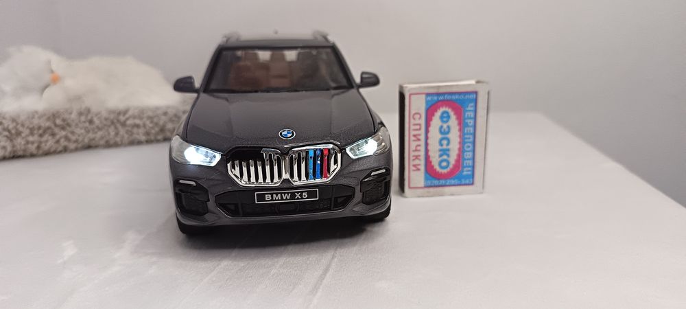 Детская металическая машинка