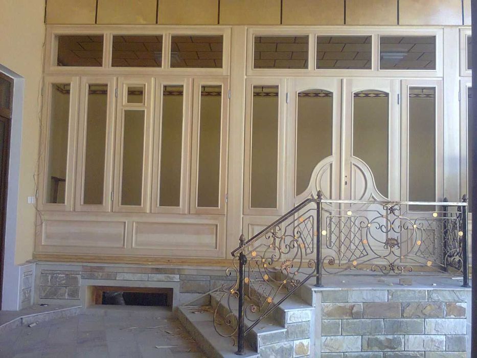 Kuxnya uchun eshik va romlar yog'ochdan, окна и дверей из дерева