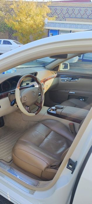 Мерседес 221 .        .