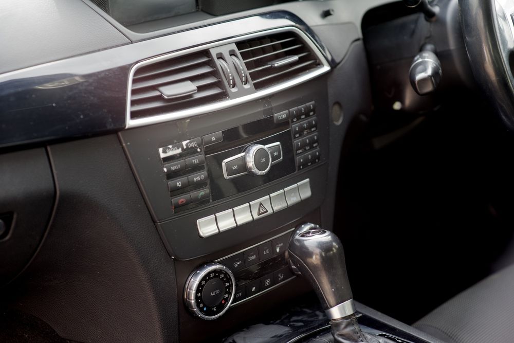 Dezmembrez Mercedes C W204 facelift bara far stop aripa capota usa