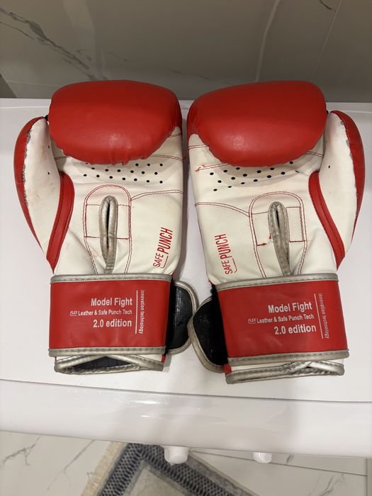 продам перчатки Clinch