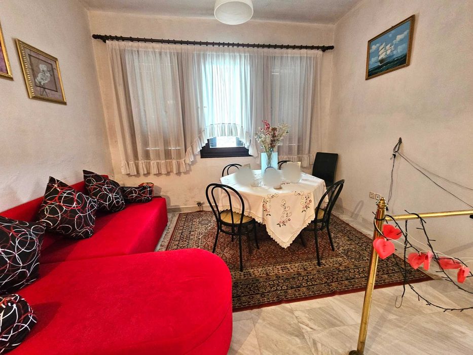 ПРОДАВА се самостоятелна къща 210кв.м. в центъра на DRAMA (код 8123)