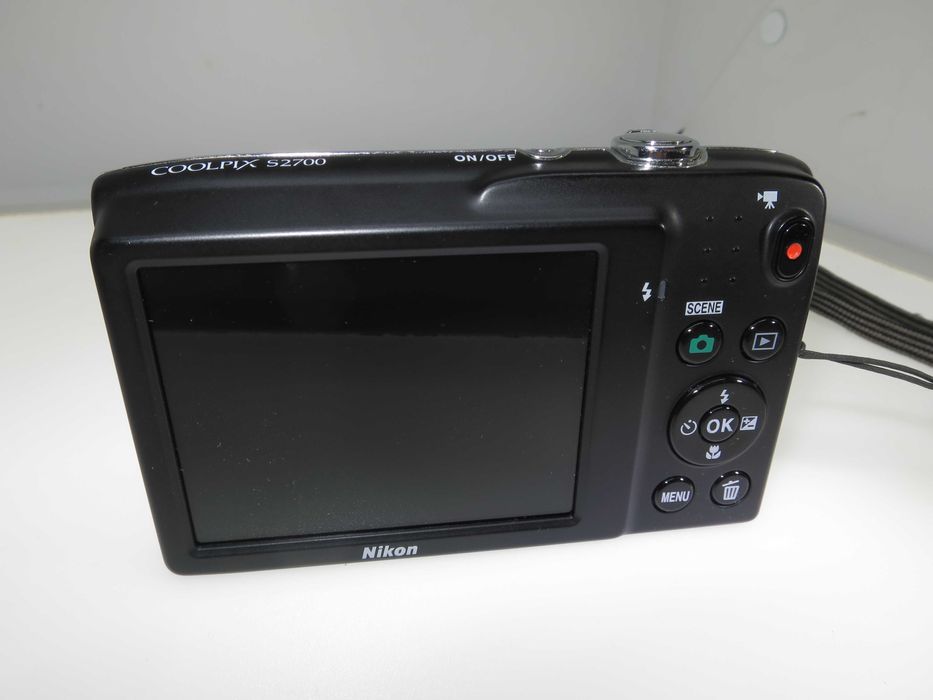 Nikon Coolpix S2700 ултра тънък компактен фотоапарат, дигитална цифрова камера като НОВА - 16 мегапискела, 6х оптичен зум, тествана и работи отлично
