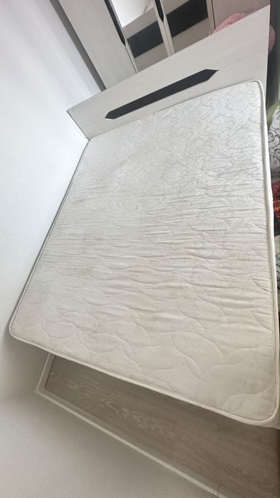 Продам двухспальную кровать.