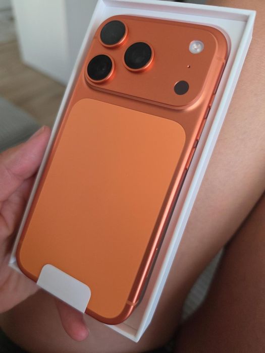 Vand Iphone 17 Pro, NOU