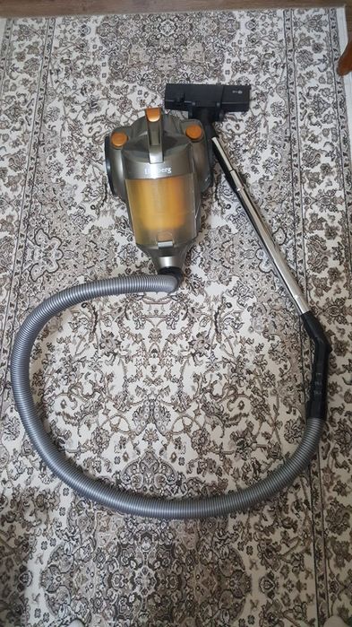 Продам пылесос Elenberg