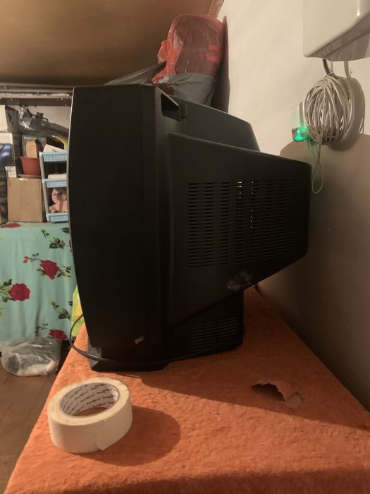 Телевизор с подставкой