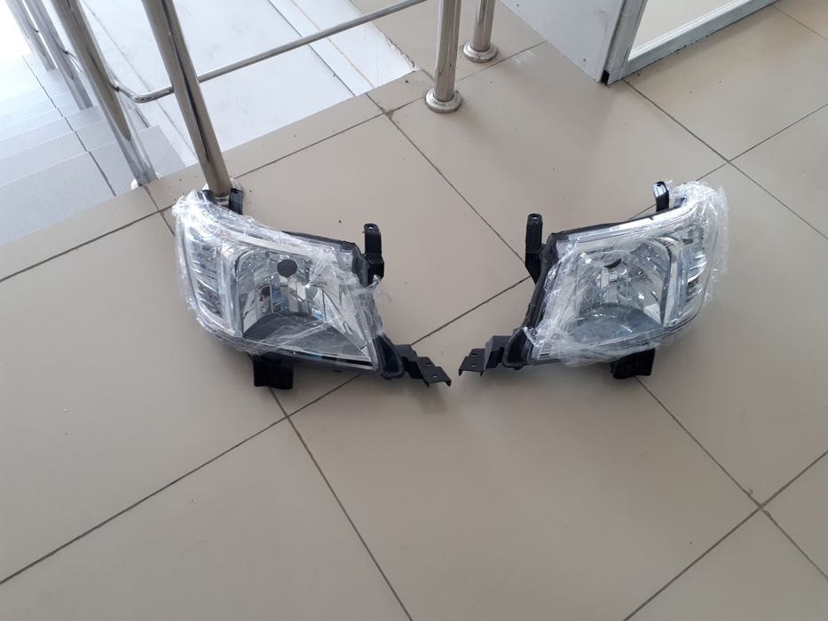 Фары на Hilux Vigo