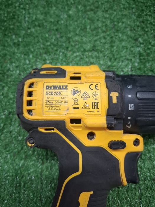 Ударен безчетков винтоверт на DeWALT DCD709 с батерия 5 ампера