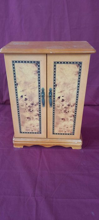 caseta din lemn pentru bijuterii