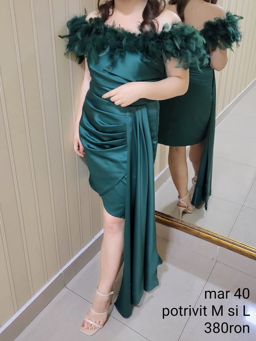 Rochie verde smarald cu pene