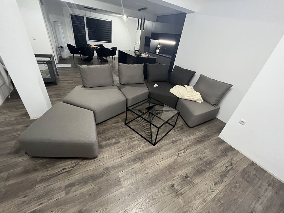 Диван на модоли