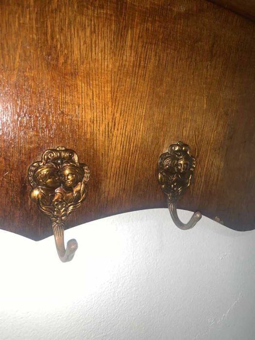 Cuier din lemn si 6 cuie din bronz