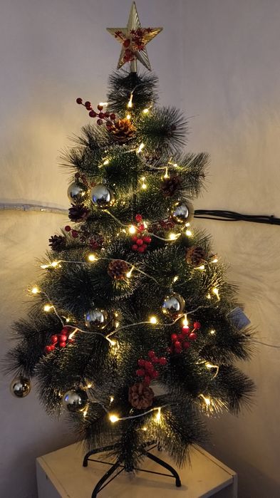 Елка ойыншықтарымен