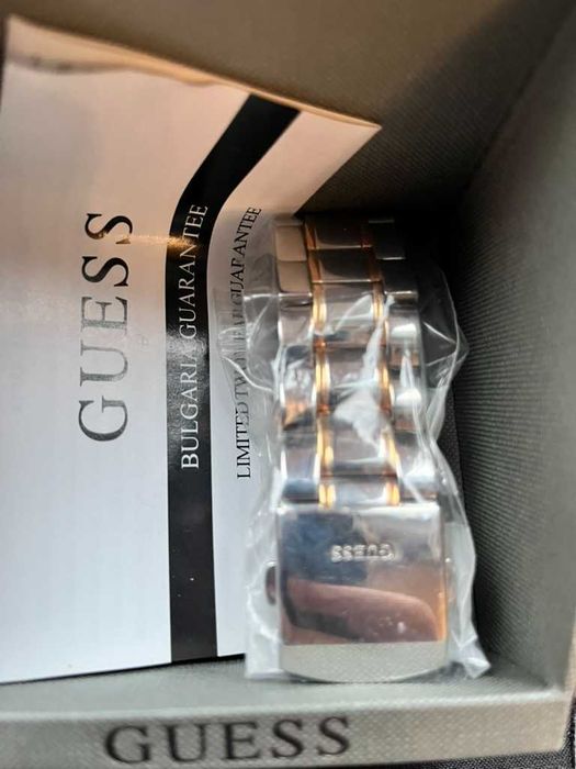 GUESS модерен часовник с механисъм Seiko 5 atm - КАТО НОВ!