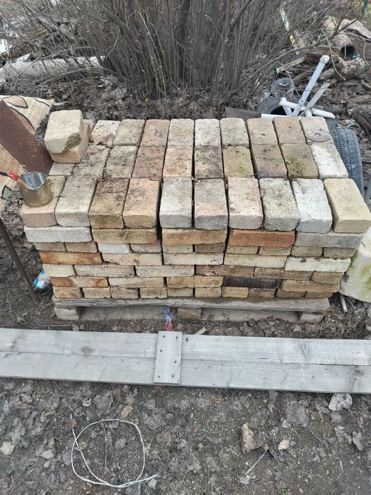 Кирпич огнеупорный.