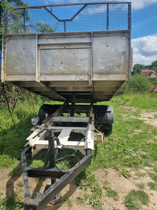 Vand remorca basculabila