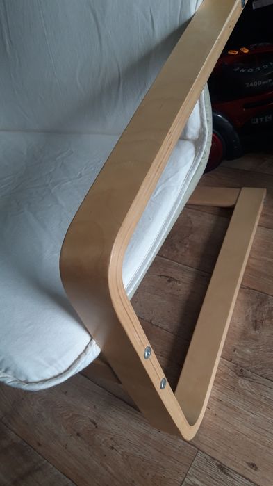 Кресло  и офис стол