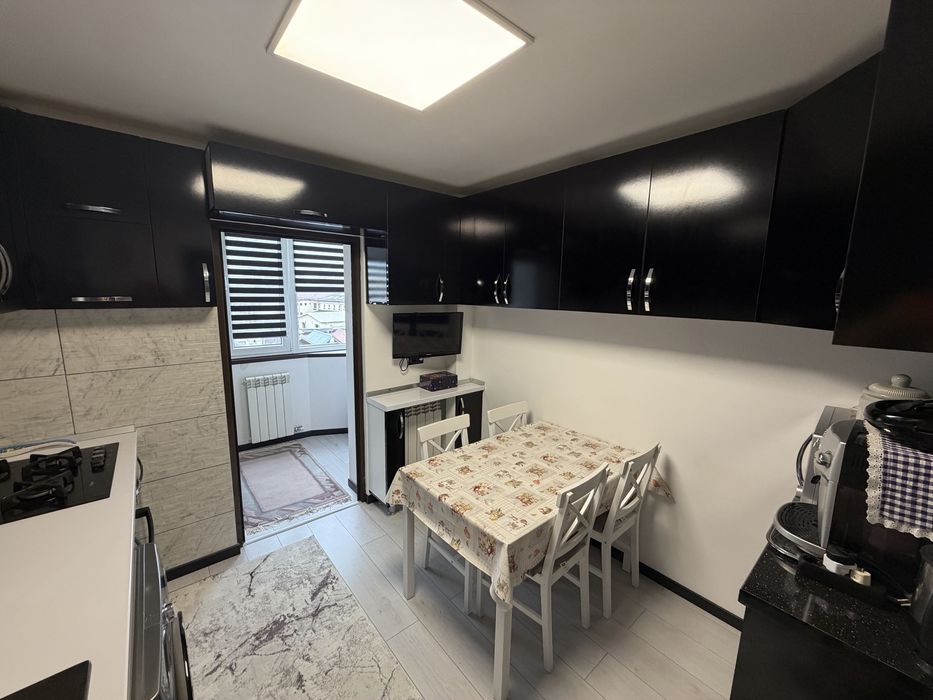 Vand apartament 2 camere + Garaj