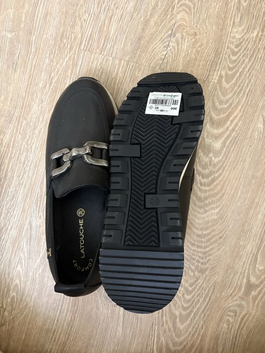 Кроссовки женские