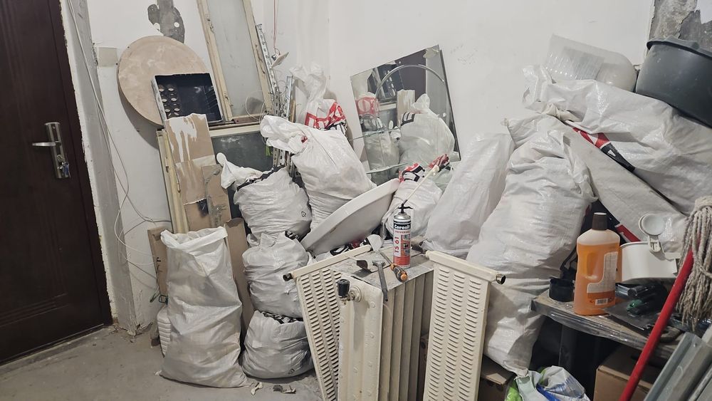 Transport moloz debarasare mobila evacuare apartamente
