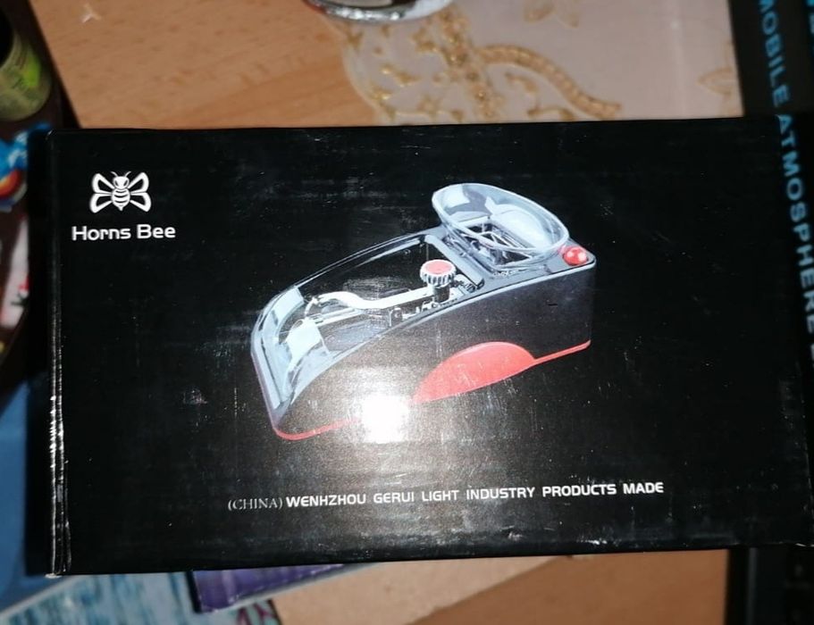 Aparat pentru înfășurat țigări.