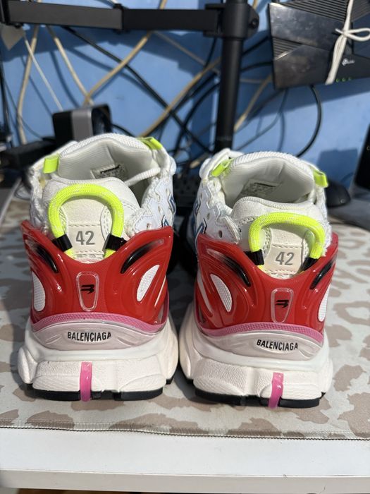 balenciaga runner white red blue pink