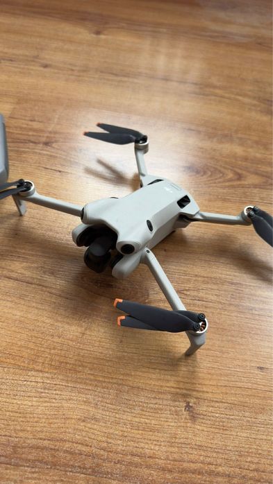 Продам дрон DJi mini 4 pro