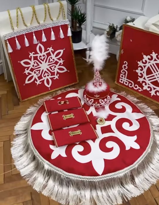 Сәукеле шкатулка,  келін көрпеше ,сырға салу заттары