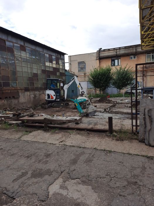 Inchiriez Bobcat miniexcavator cilindru compactor