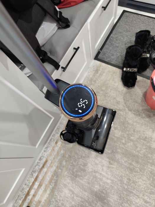 Продам вертикальный пылесос 2в1