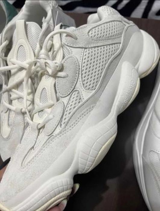 Adidas Yeezy 500 și New Balance 998 ds