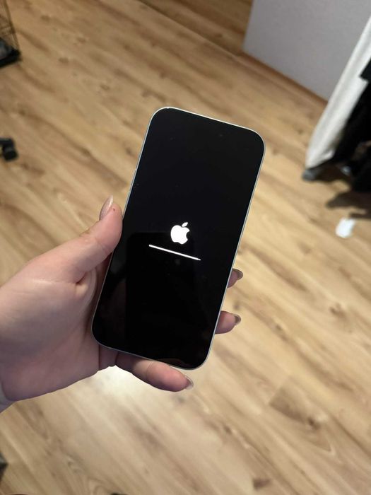 Смарт телефон iPhone 15