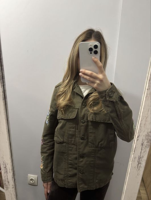 Пролетно яке Bershka като ново