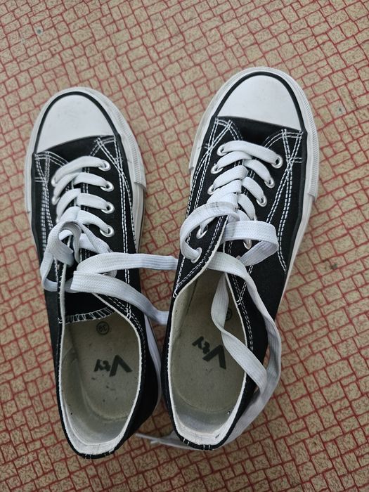 Tenisi negri ca noi talpa groasa