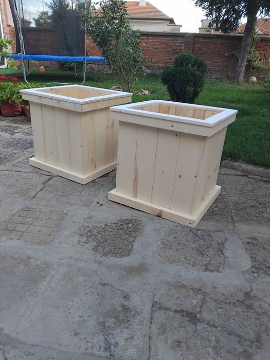 Саксии от дърво кашпи